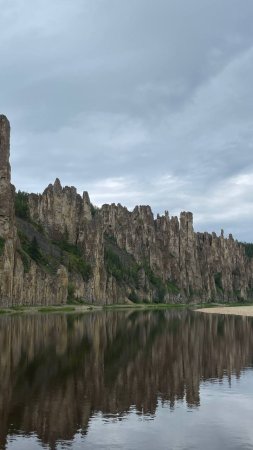 Якутия река синяя синские столбы скачать фон 720 x 1280