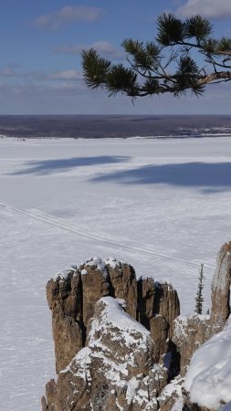Синские столбы саха якутия скачать фон 1080 x 1920