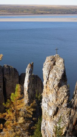 Ленские столбы национальный парк скачать фон 2160 x 3840