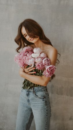 Фотосессия с пионами в студии