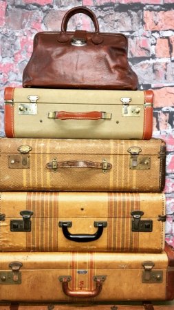 Ретро чемодан скачать фон 720 x 1280