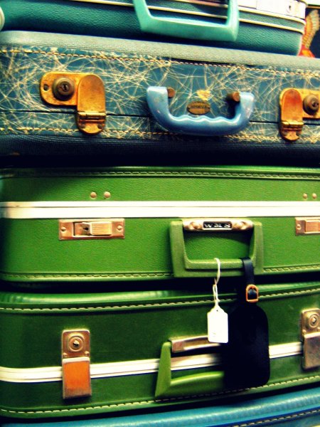 Vintage luggage скачать фон 1536 x 2048