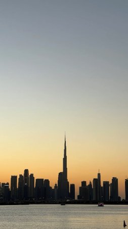 Dubai skyline скачать фон 1080 x 1920