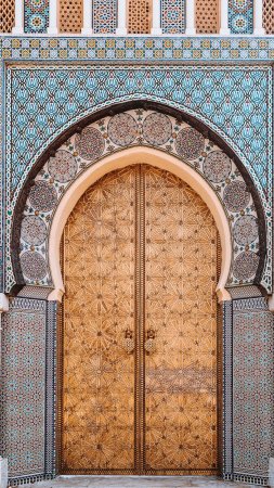 Royal palace gate скачать фон 1080 x 1920