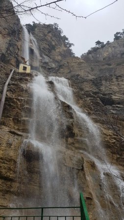 Водопад учан су в ялте