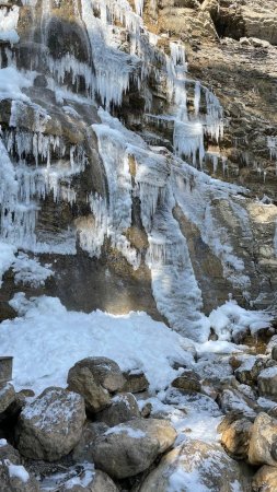 Замерзший водопад