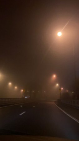 Туман ночью трасса скачать фон 720 x 1280