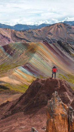 Rainbow mountain скачать фон 1080 x 1920
