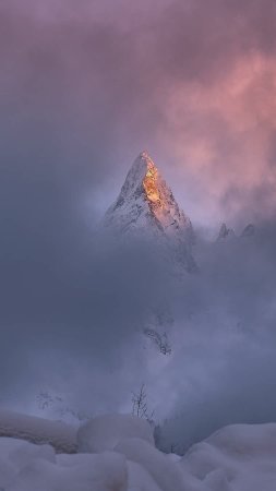 Пейзаж гор скачать фон 1080 x 1920