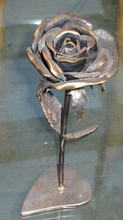 Роза кованая