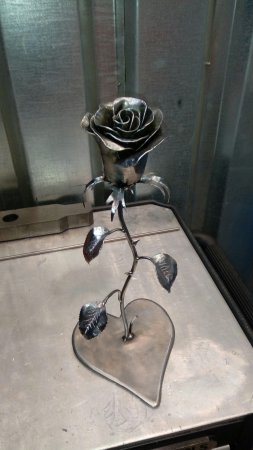 Кованая роза
