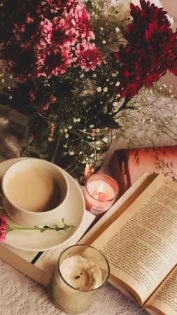 Цветы и книга