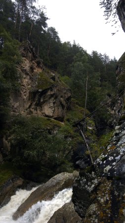 Ущелье адыр су кабардино балкария скачать фон 2160 x 3840