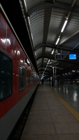 Railway station скачать фон 1080 x 1920