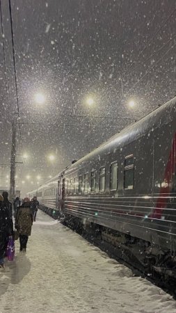 Поезда зимой скачать фон 720 x 1280