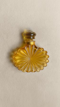 Lalique soleil vibrant скачать фон 1424 x 2532