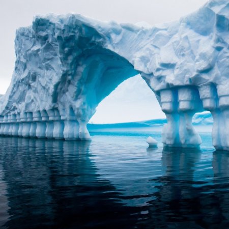 Icebergs of antarctica скачать фон 2048 x 2048