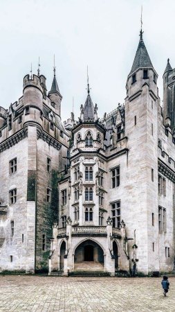 Chateau de pierrefonds скачать фон 1080 x 1920