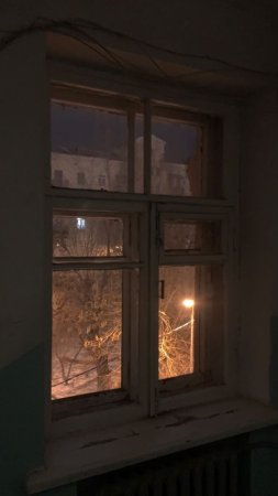 Окна ночью скачать фон 720 x 1280