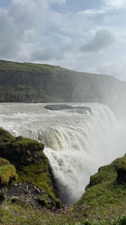 С водопада