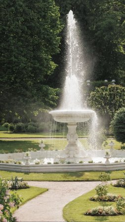 Мраморные фонтаны амуры