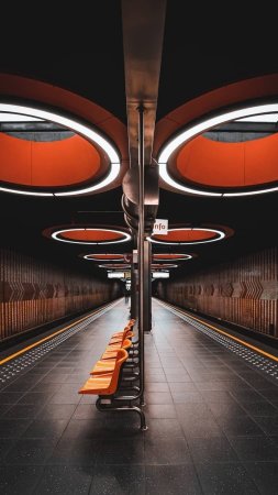 Метро под землей