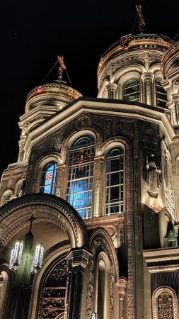 Главный храм вооружённых сил российской федерации ночью