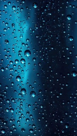 Капли воды на синем фоне