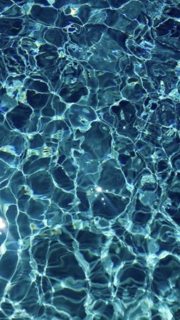Синяя вода, светящаяся
