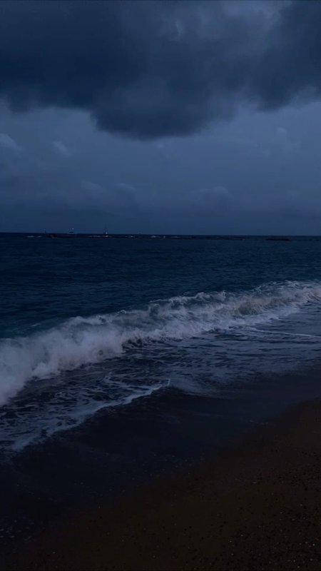 Море, волны, небо, тучи, темнота