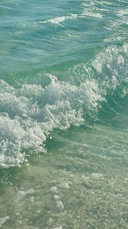 Море, волны, зеленая вода