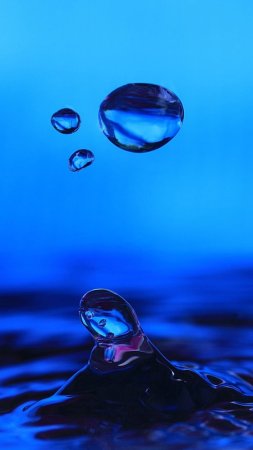 Синие капли воды