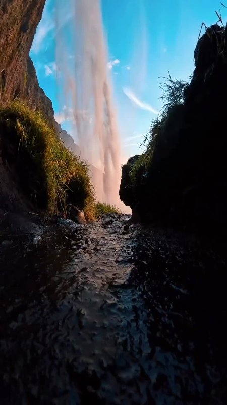 Водопад seljalandsfoss