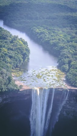 Захватывающий водопад