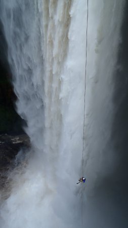 Водопад природа