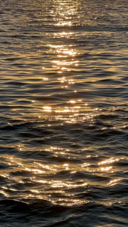 Солнечные блики на воде моря