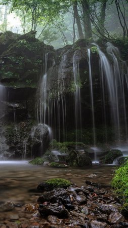 Красивый водопад