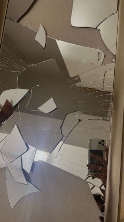 Треснутое зеркало