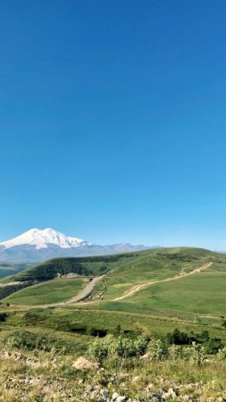 Вид на эльбрус скачать фон 720 x 1280