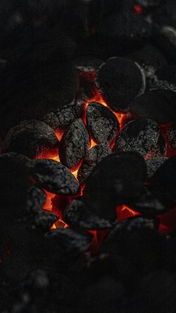 Угольные брикеты скачать фон 2160 x 3840
