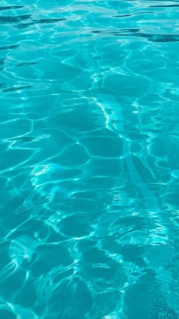 Вода голубая