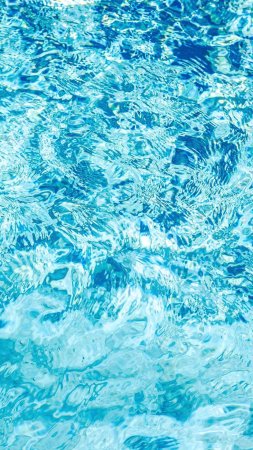 Вода в бассейне
