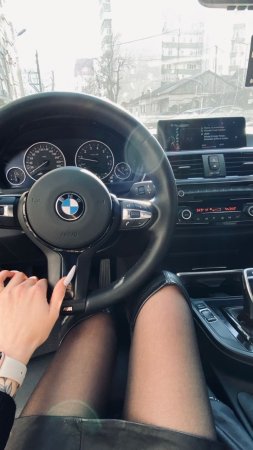 Бмв девушка