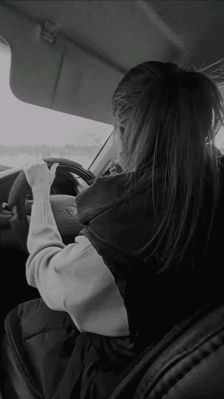 Девушка с автомобилем