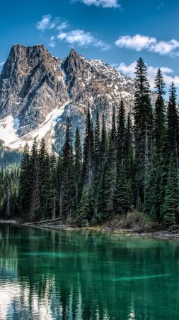 Emerald lake in yoho national park canada