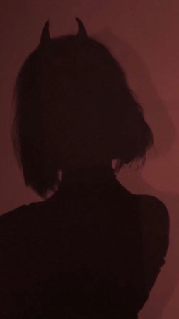 Тень девушки