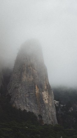 Туман в горах скачать фон 720 x 1280