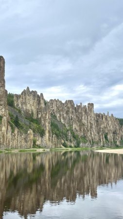 Якутия река синяя синские столбы скачать фон 720 x 1280