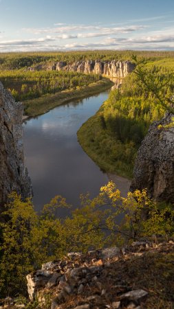 Синские столбы скачать фон 1080 x 1920