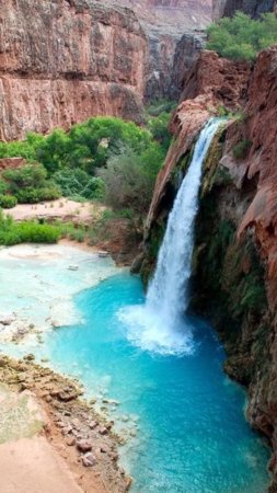 Красивый водопад